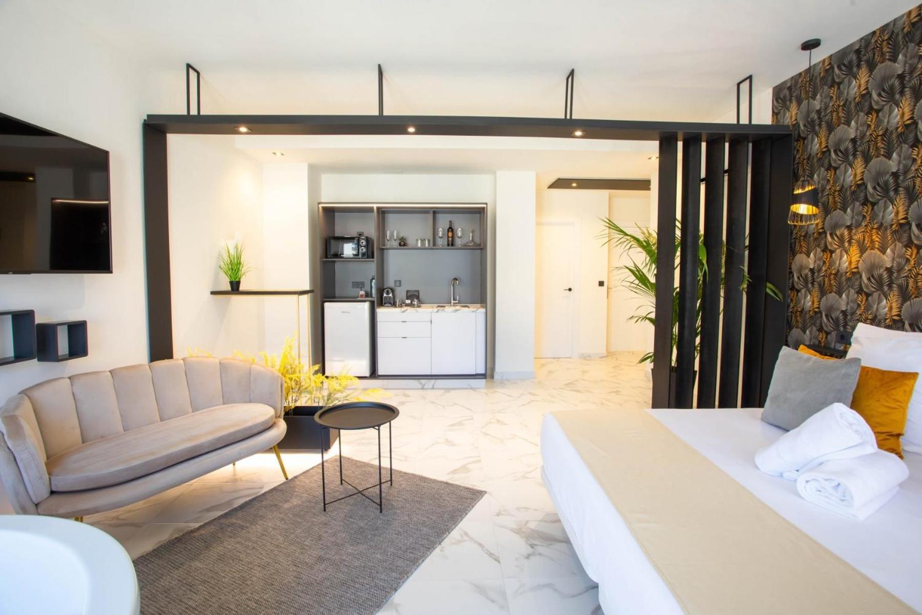 Reina Victoria La Plaza Apartment